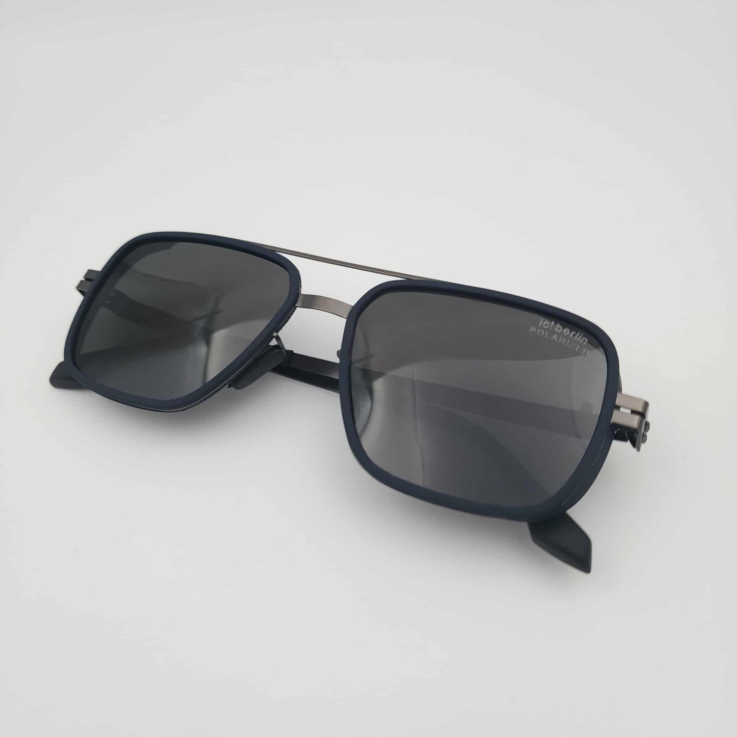 ic! berlin Bruce P006 BL