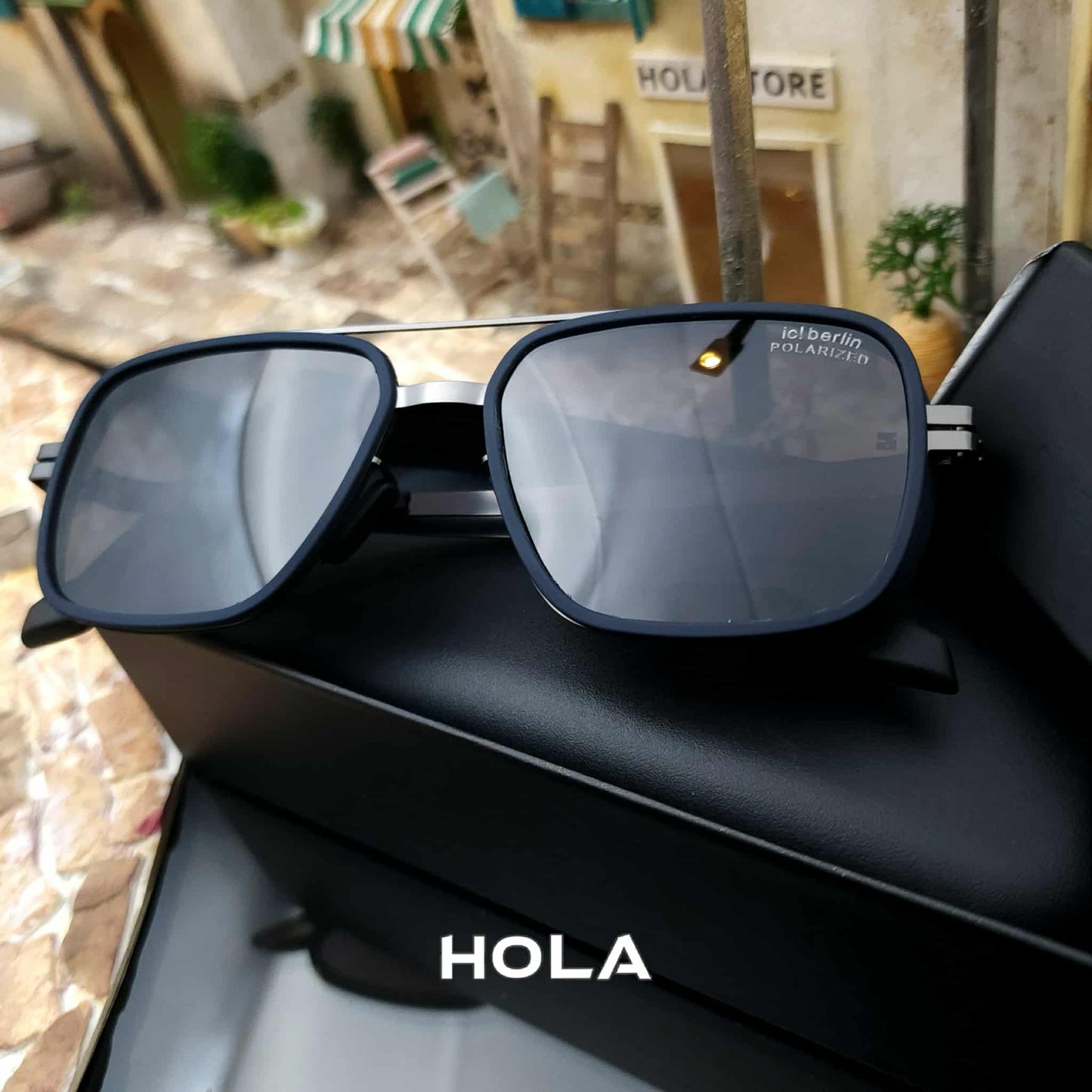 ic! berlin Bruce P006 BL