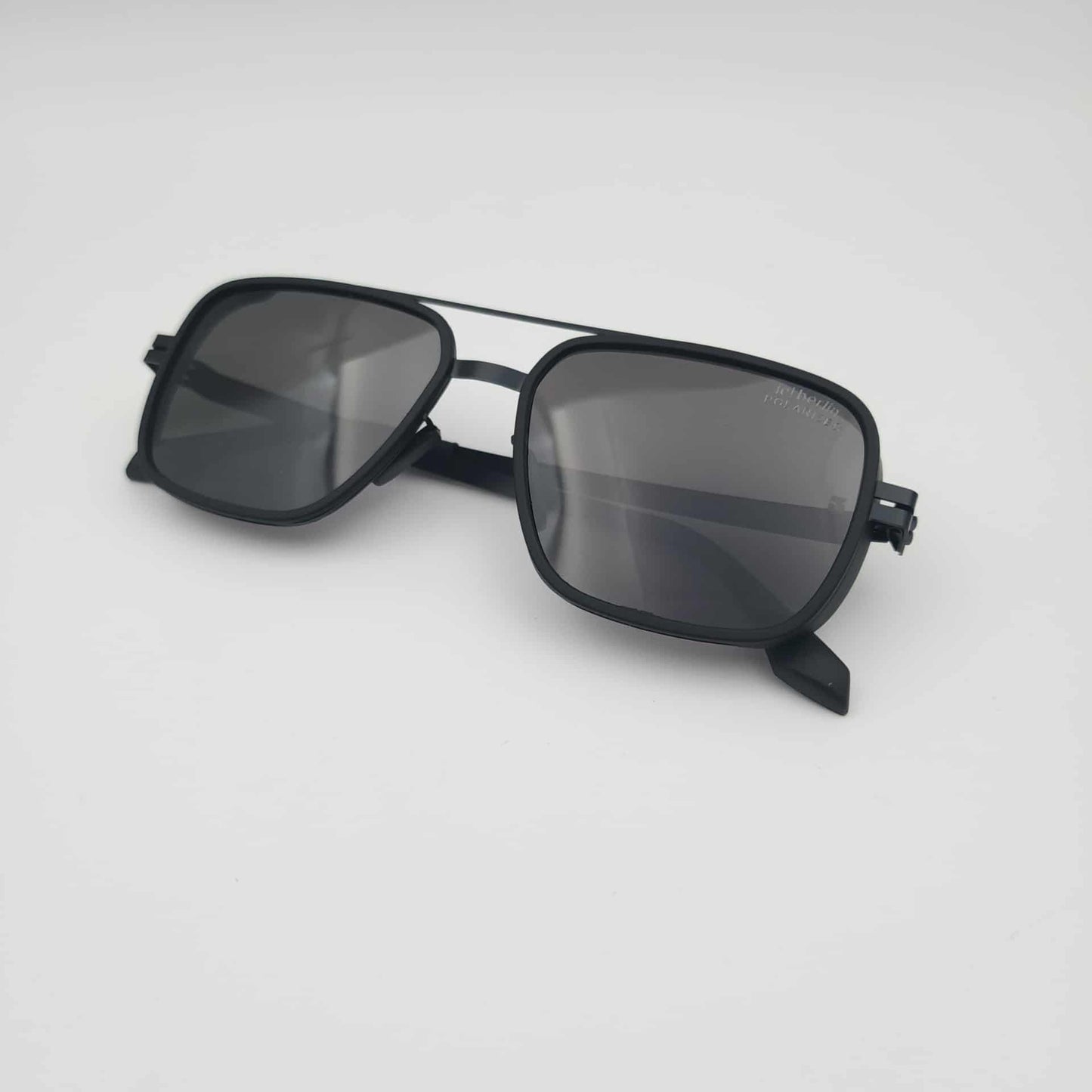 ic! berlin Bruce P006 NR