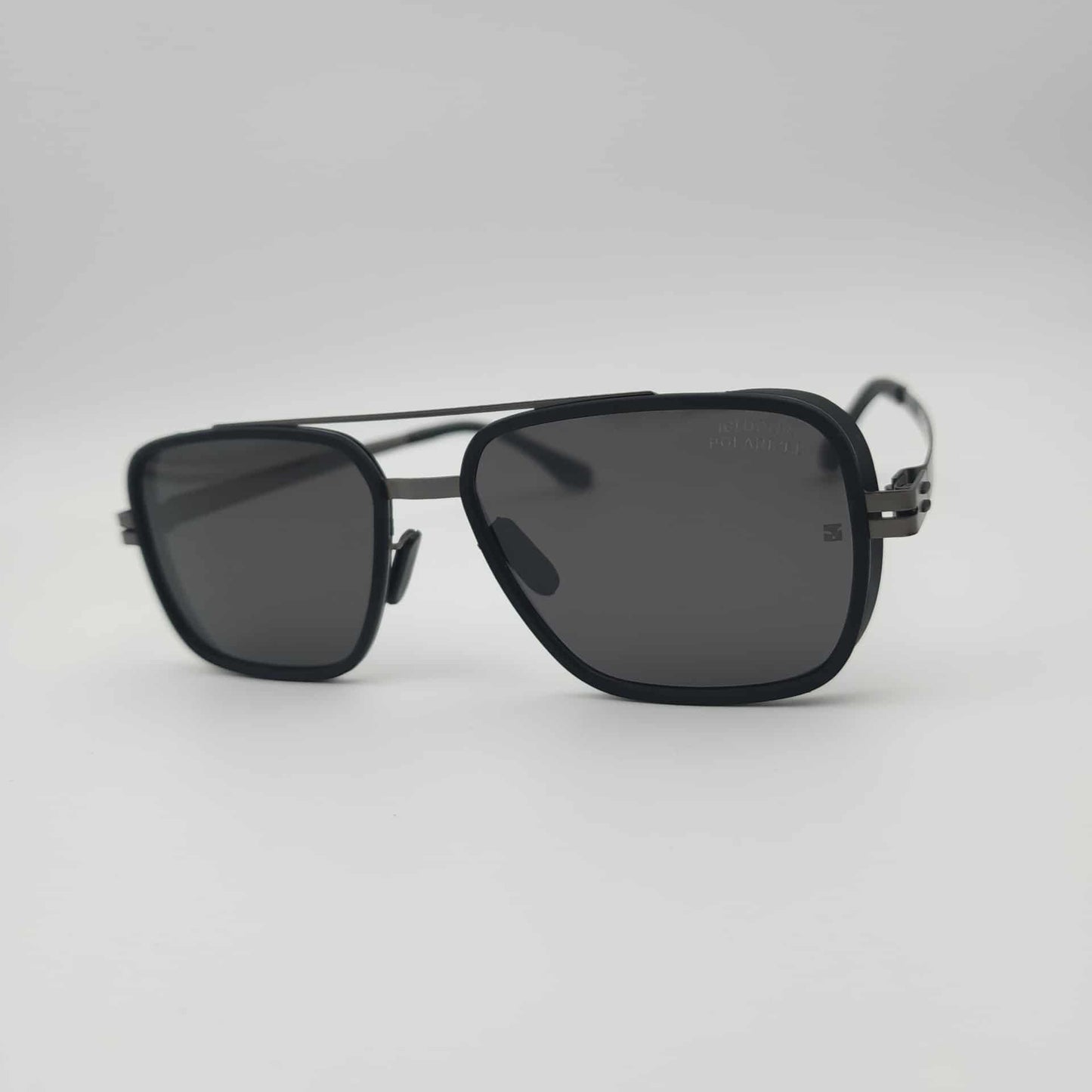 ic! berlin Bruce P006 NR